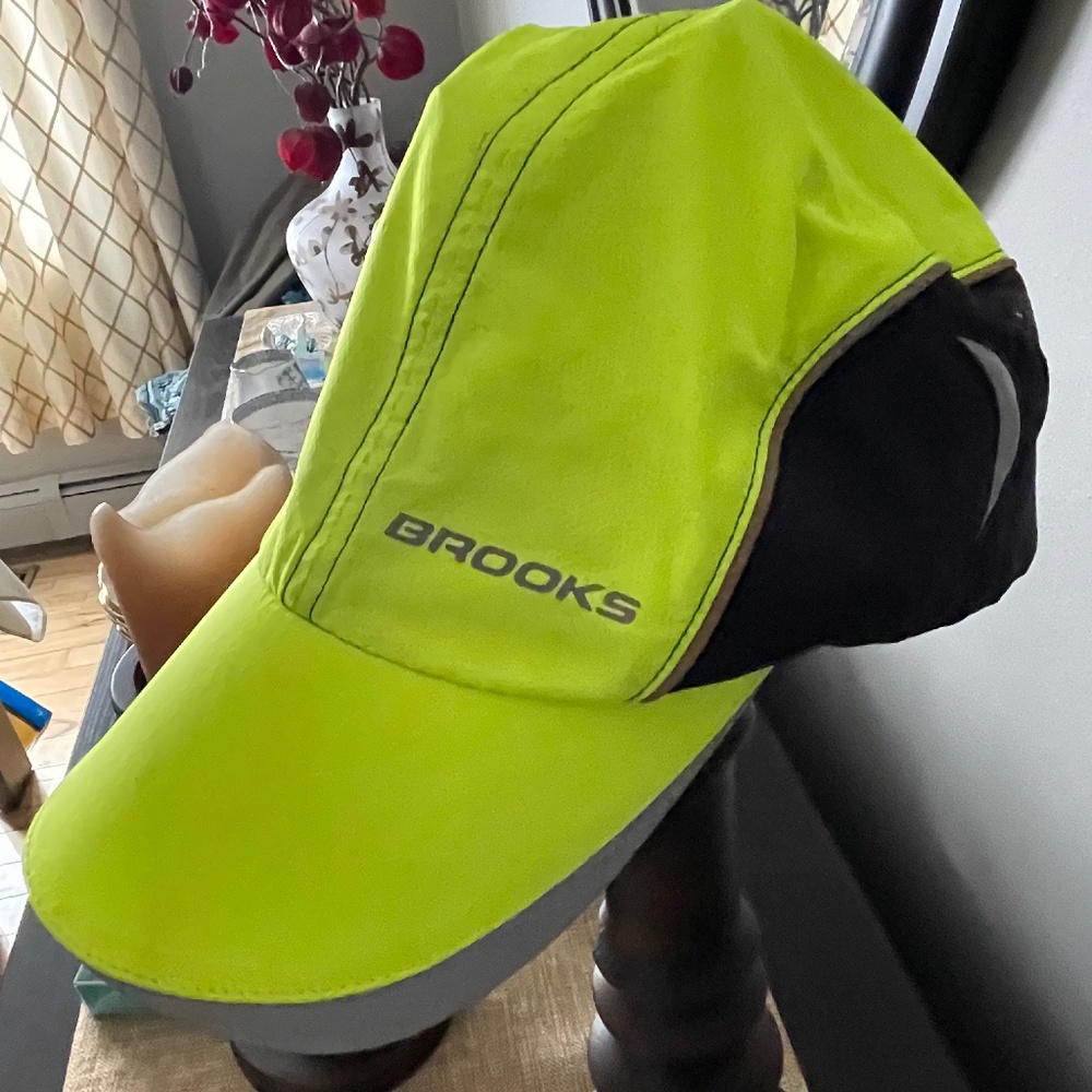 Brooks neon yellow running hat OS